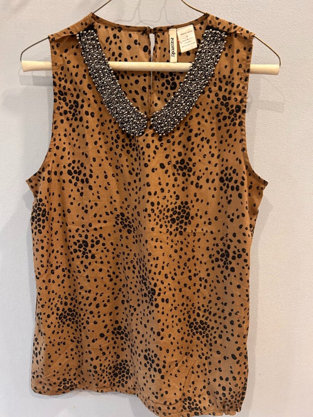 Sleeveless Blouse with elaborate beaded neckline Passport Brand Sz M